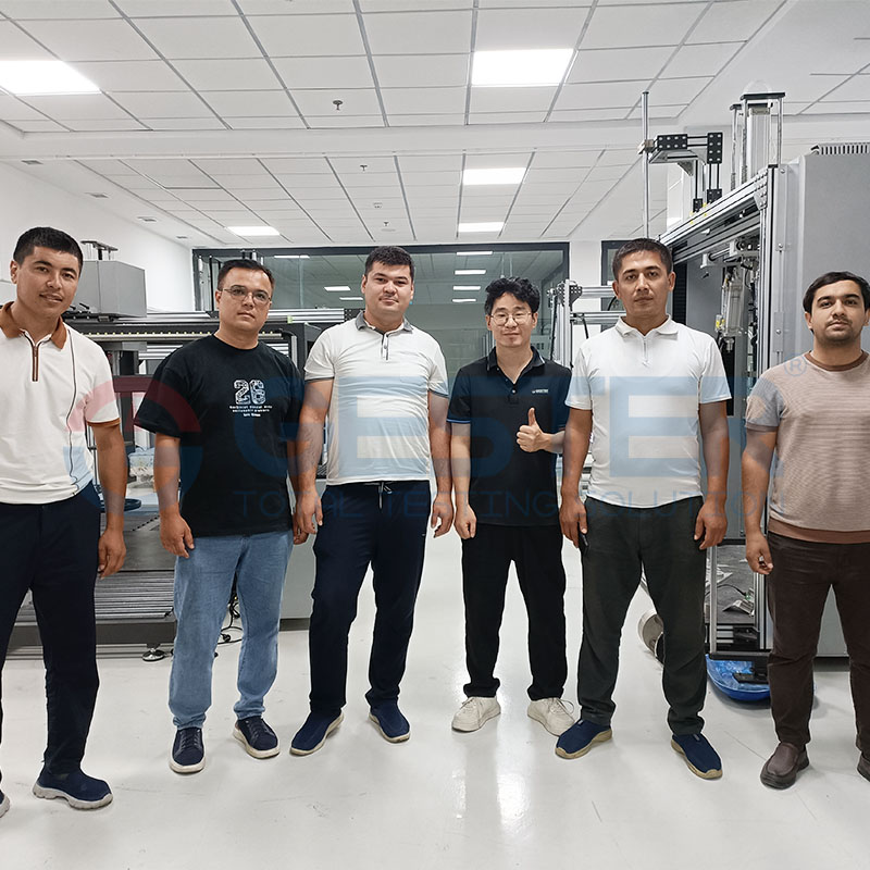Formazione in loco sull'attrezzatura per prove sui mobili in Uzbekistan